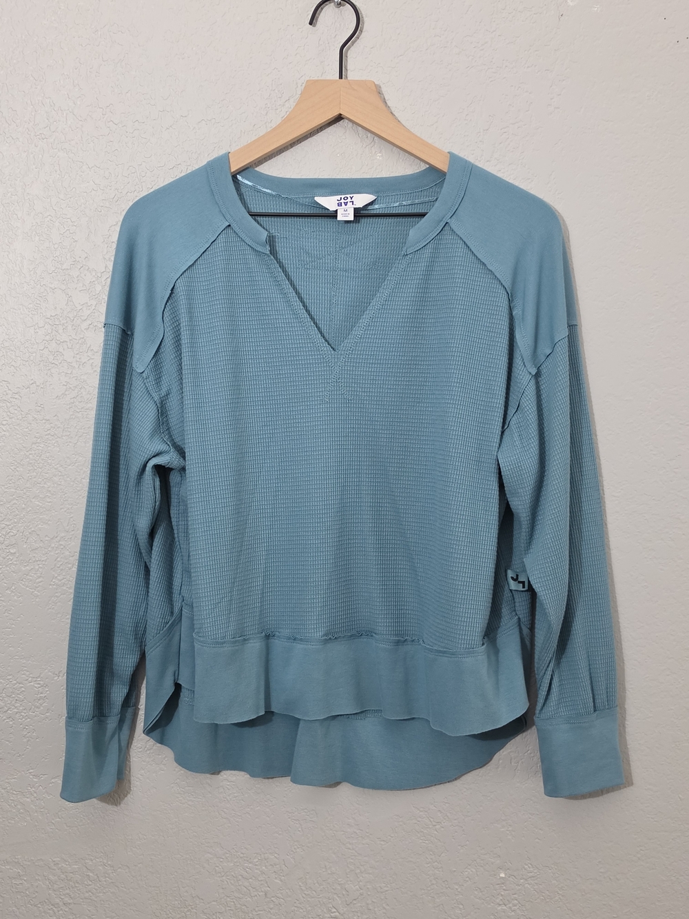 JoyLab Waffle Knit Long Sleeve High Low Top V-Neck Raw Hem Drop Shoulder Women M